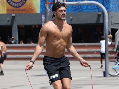josh swickard shirtless muscle beach workout hot photos-08