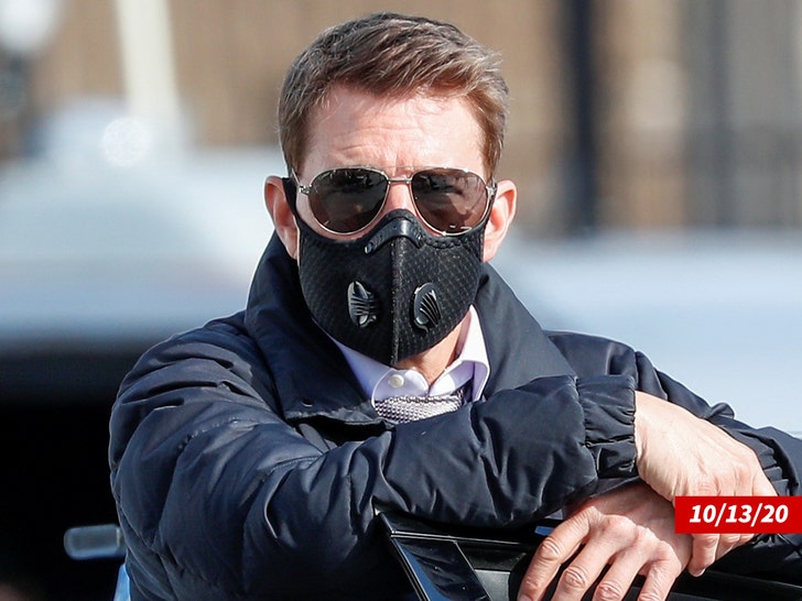 1217-tom cruise facemask-reuters