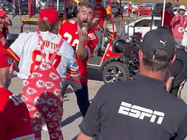 Jason Kelce Learns Beer Can Party Trick From Swiftie At Chiefs Tailgate