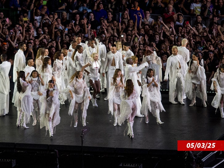 lady-gaga-brazil-concert-getty-2