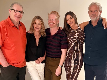 modern family reunion photos sofia vergara insta 1