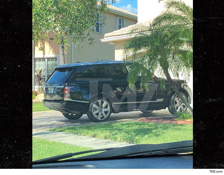 Live Crew's Uncle Luke's Range Rover Repossessed and Returned :: 1130-uncle-luke-repossesion-tmz-6