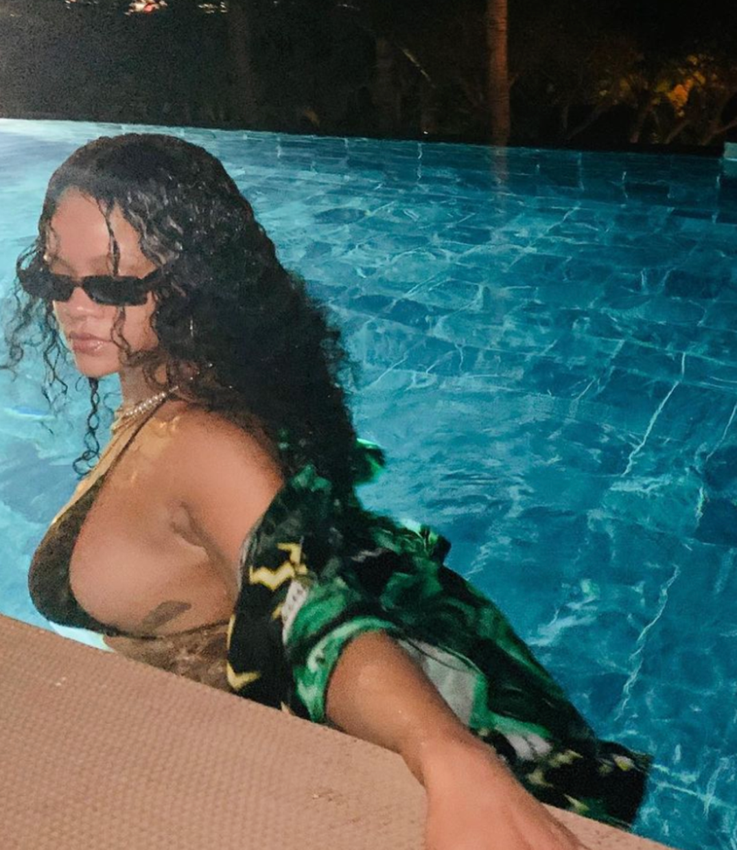 rihanna-hot-bday-photos3