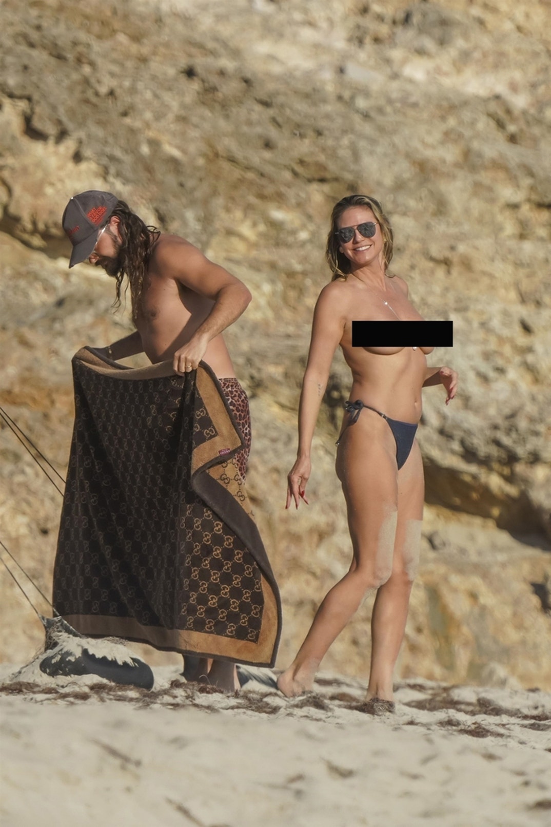 Heidi Klum and Tom Kaulitz Saline Beach 8