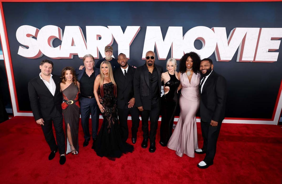 Jon Abrahams, Cheri Oteri, Lochlyn Munro, Carmen Electra, Chris Elliott, Marlon Wayans, Shawn Wayans, Anna Faris, Kim Wayans and Anthony Anderson
