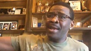 Michael Irvin Confused By Dez Bryant's Plan, He Needs To Sign Now!