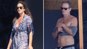 0103-rande-gerber-cindy-crawford-family-vacation-photos-cabo-primary-2