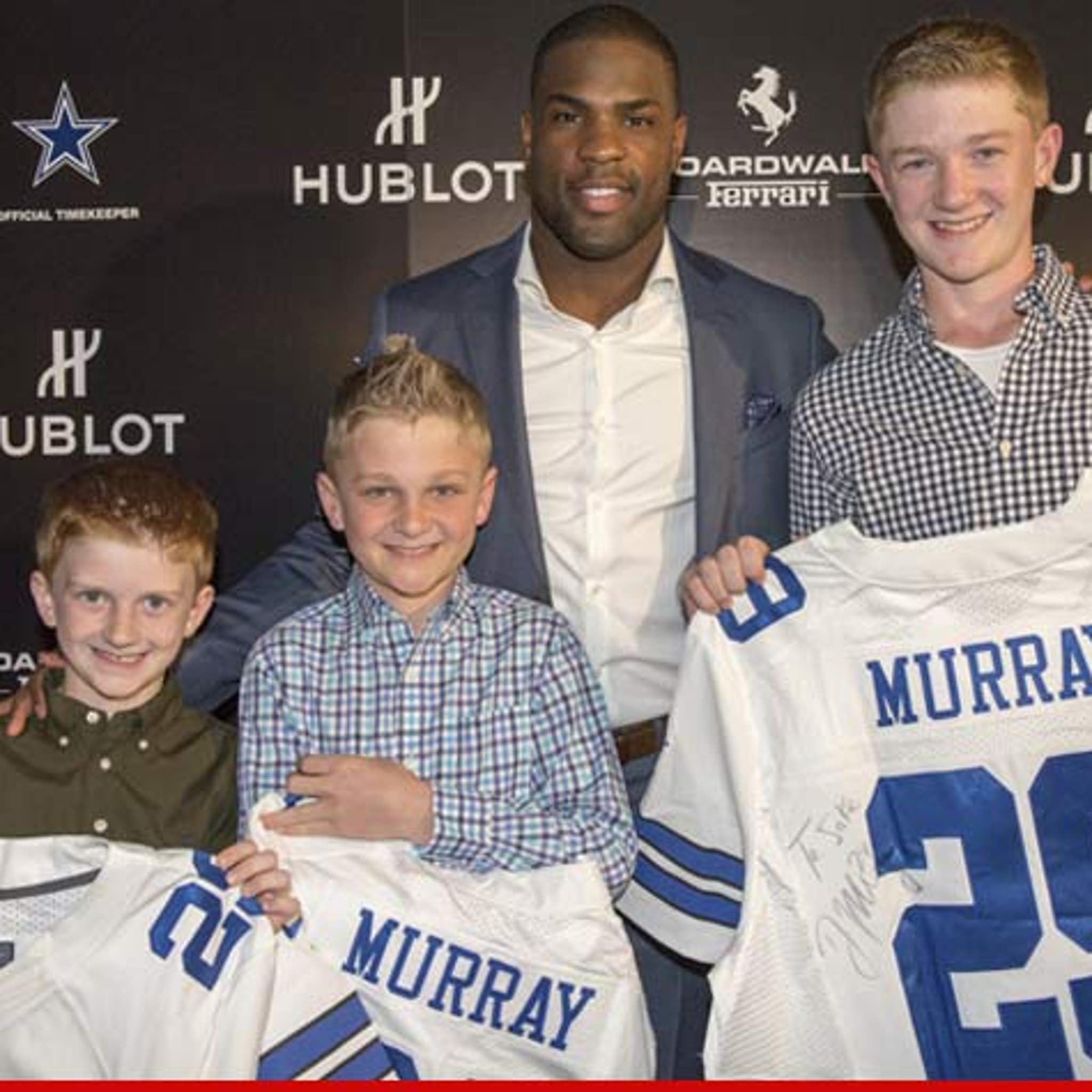 Dallas Cowboys fan burns DeMarco Murray jersey (Video)