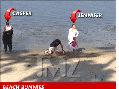 0410_jennifer_lopez_casper_smart_easter_beach_launch