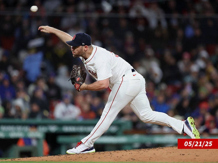Liam Hendriks pitch sub getty swipe