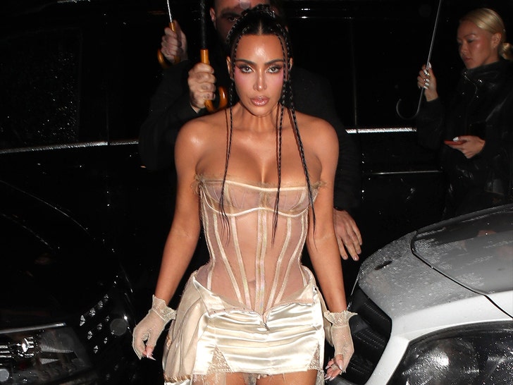 British Chic Soiree Party Splash para o aniversário de Kim no Kim Kardashian's Mert Alas London Home 1