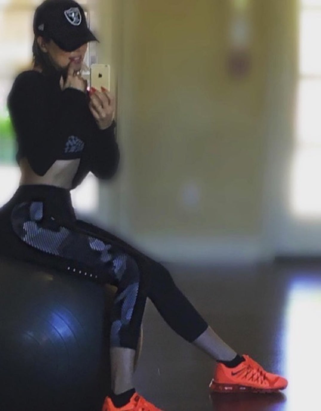 0111_khloe_kardashian_sexy07