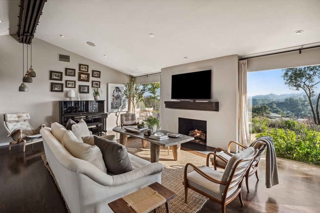 Chris Evans Hollywood Home 0