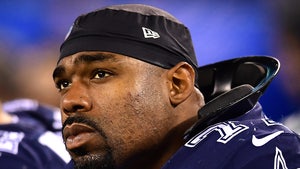 Cowboys Star Tyron Smith Undergoing Surgery For Scary Neck Injury, Out For Year