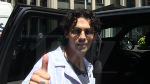 071724-joe-jonas-primary