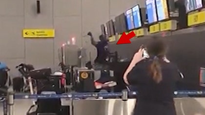 082924_santiago_airport_freakout-kal