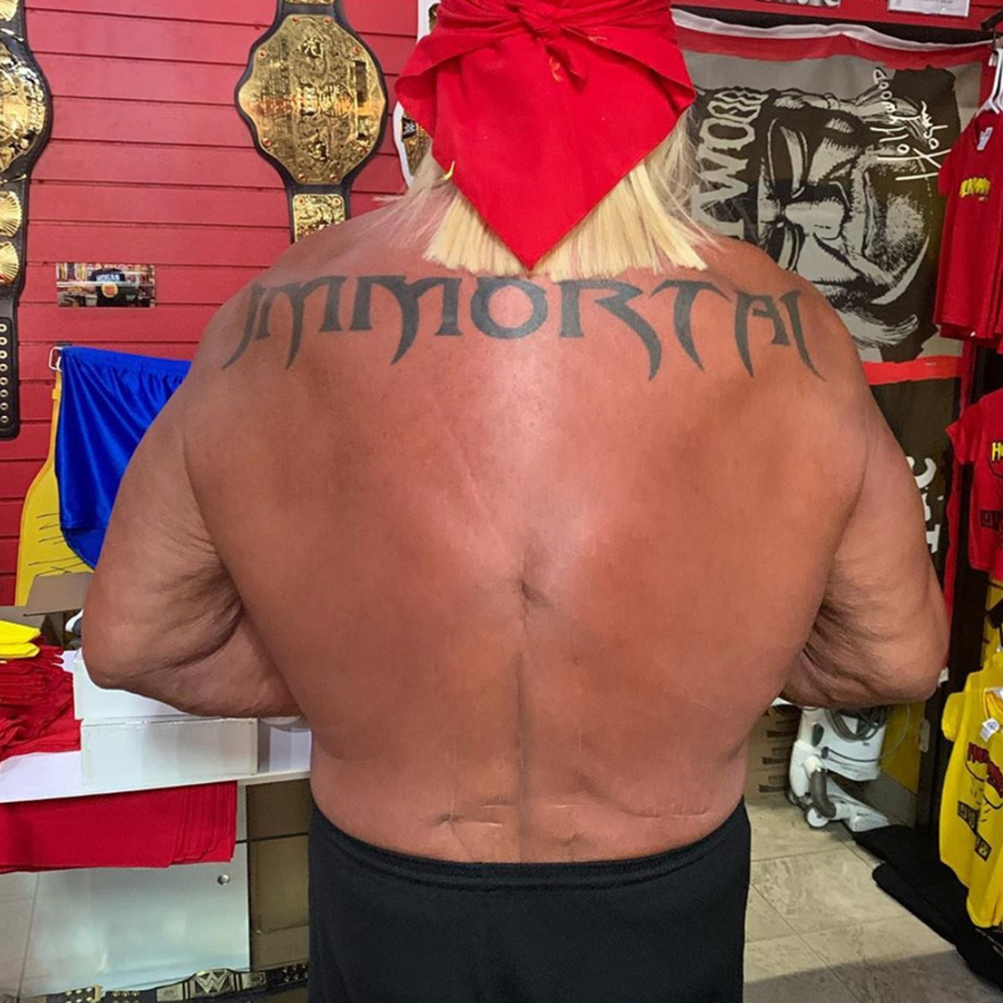Hulk Hogan Shows Back Scars After 10th I'm Still Huge!