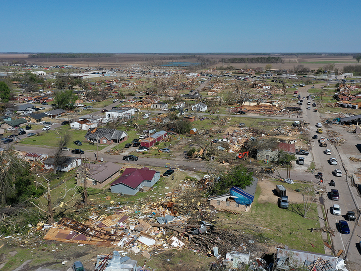 Tornado Aftermath in Mississippi Photos