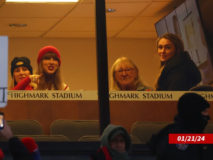 taylor-swift-donna-kelce-kylie-kelce-imagn-1