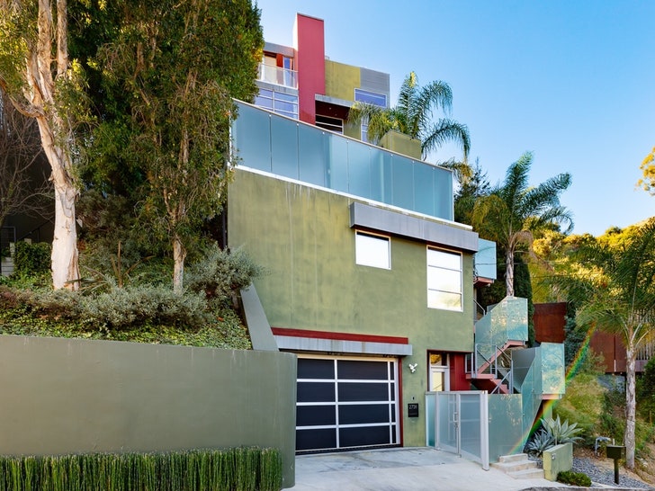 Chris Brown Los Angeles House Photos 17