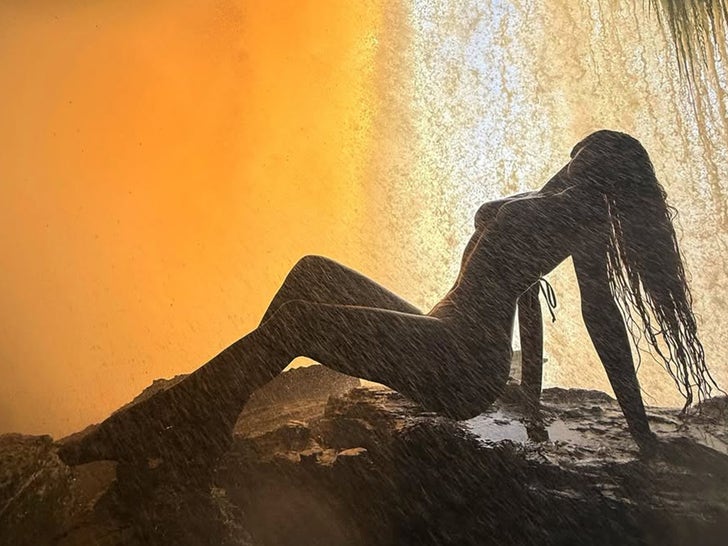 0716-Justine-Skye-Waterfall-Hot-Shots-SUB-1