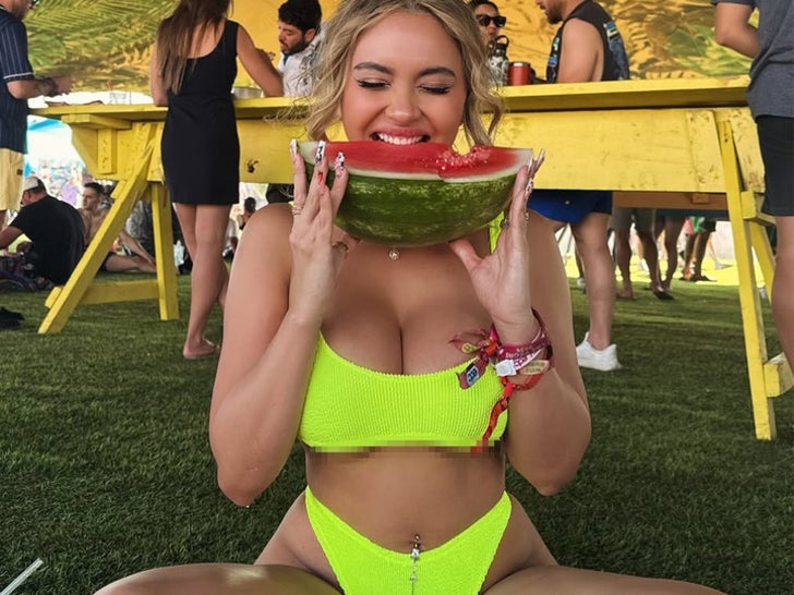 1112-stella-hudgens-hermana-sexy-sub2_720