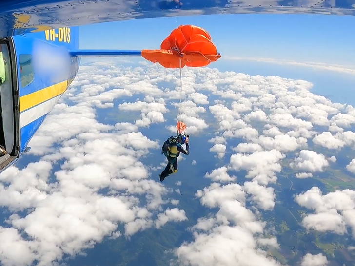 121125 skydiver-onderzeeër