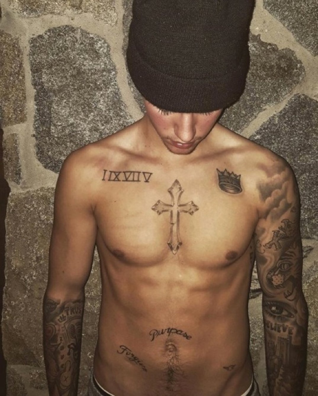 0229_justin_bieber_shirtless06