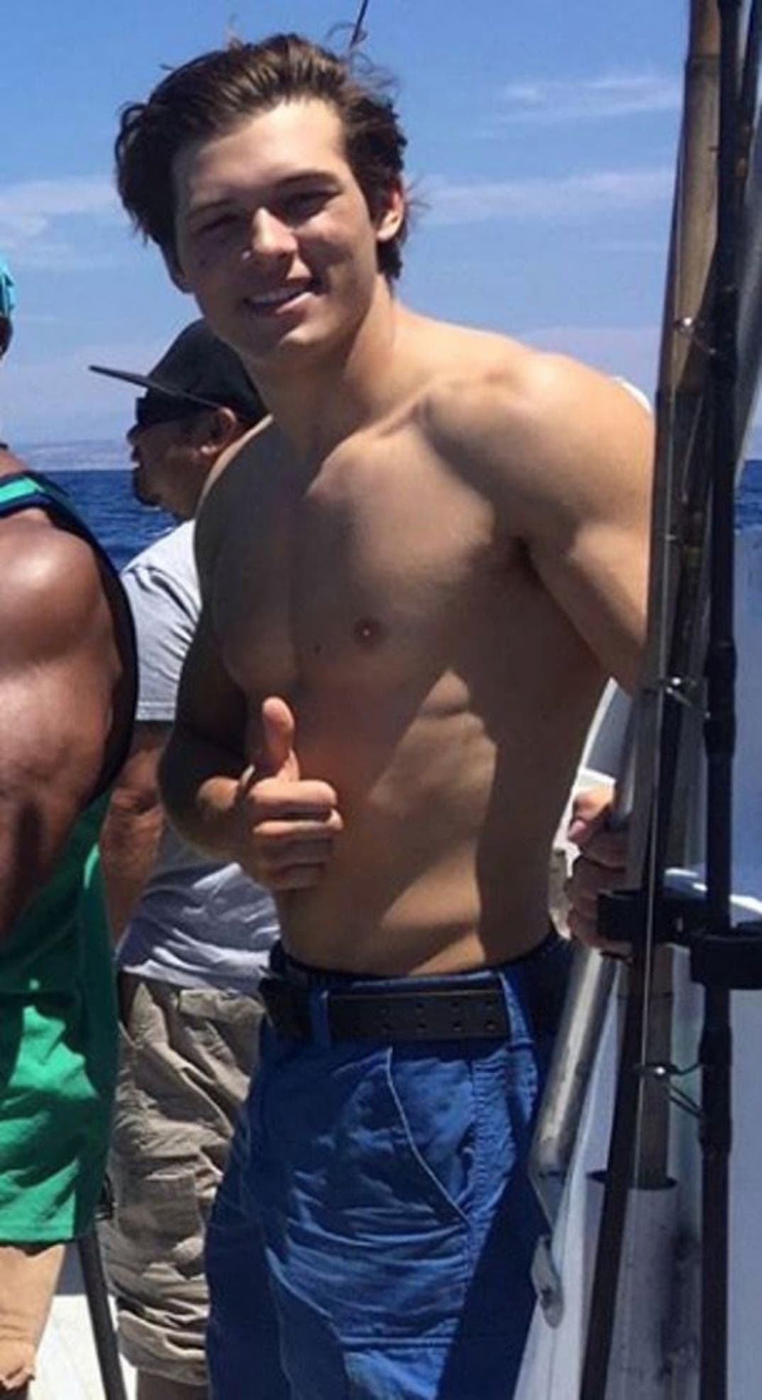 Leo howard body