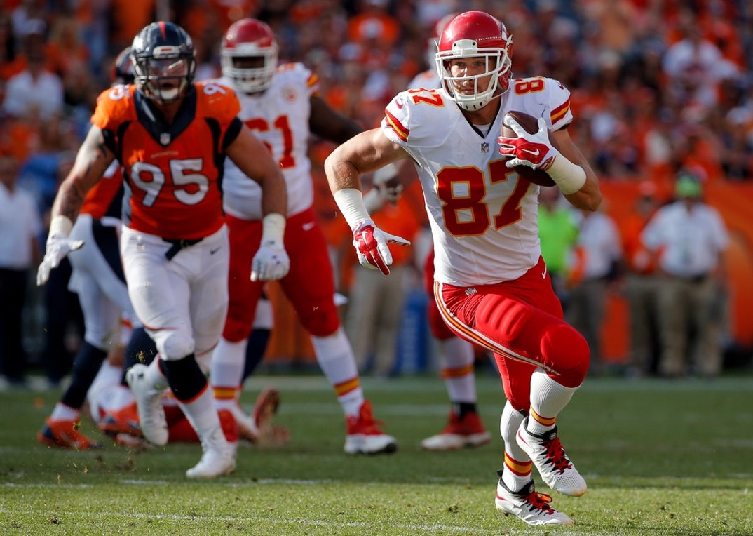 Travis Kelce On The Field 0