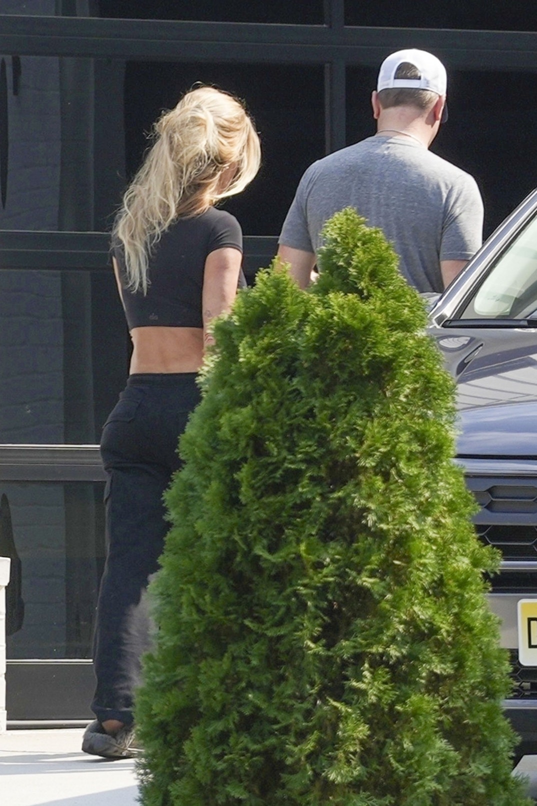 Kim Zolciak & Mystery Man 9