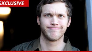 'American Idol' Contestant Phillip Phillips -- Hometown Scrimps to Send Family to Hollywood