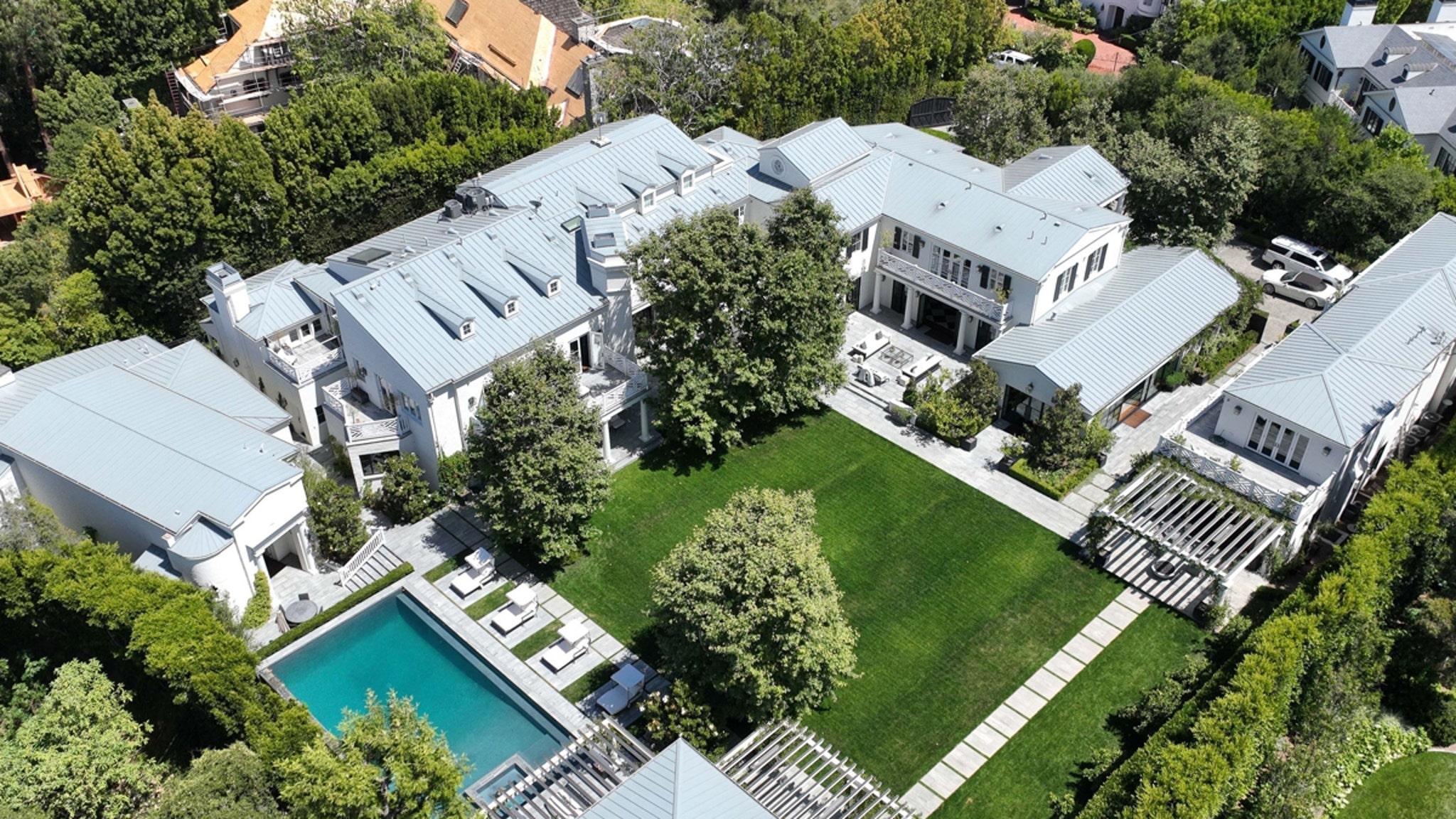 Jennifer Lopez y Ben Affleck pueden haber comprado una gran propiedad en Beverly Hills