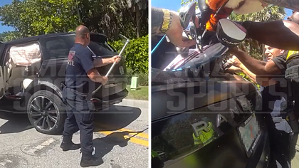 040226 tiger woods bodycam golf clubs kal2