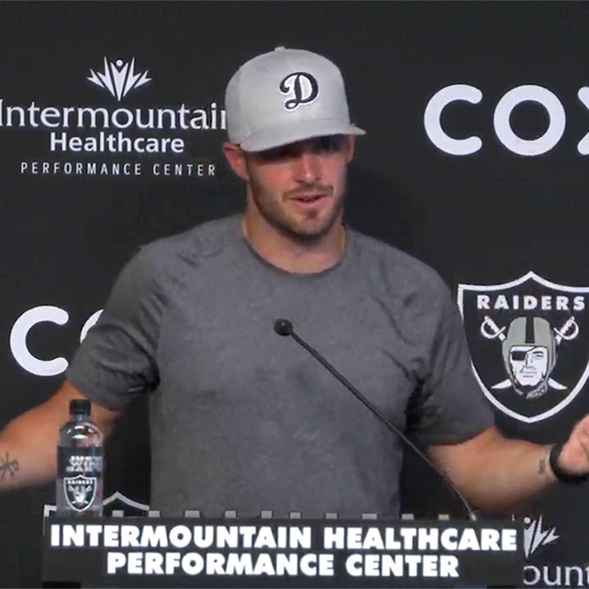 derek carr hat