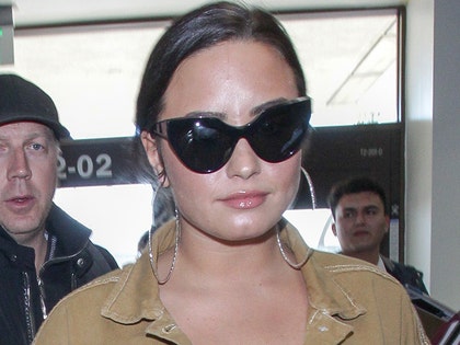 0810-demi-lovato-neutral-getty02