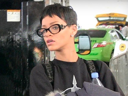 0813-rihanna-tmz-01