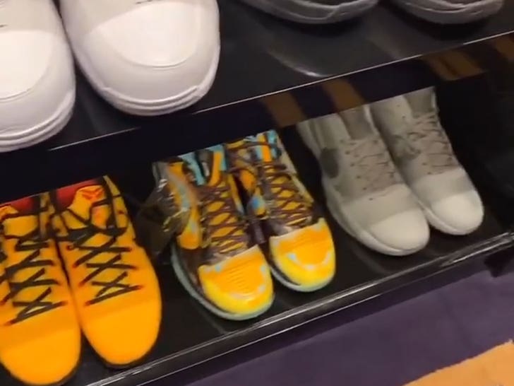 Drake Shows Off Massive Kobe Sneaker 