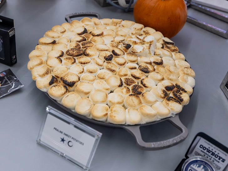 1125-Cowboys-Thanksgiving-Food-Sub1