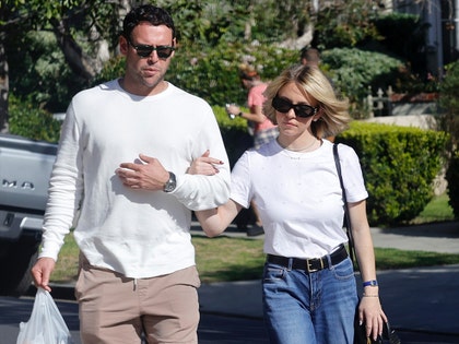 Sydney Sweeney and Scooter Braun step out for a walk in Brentwood bg 1