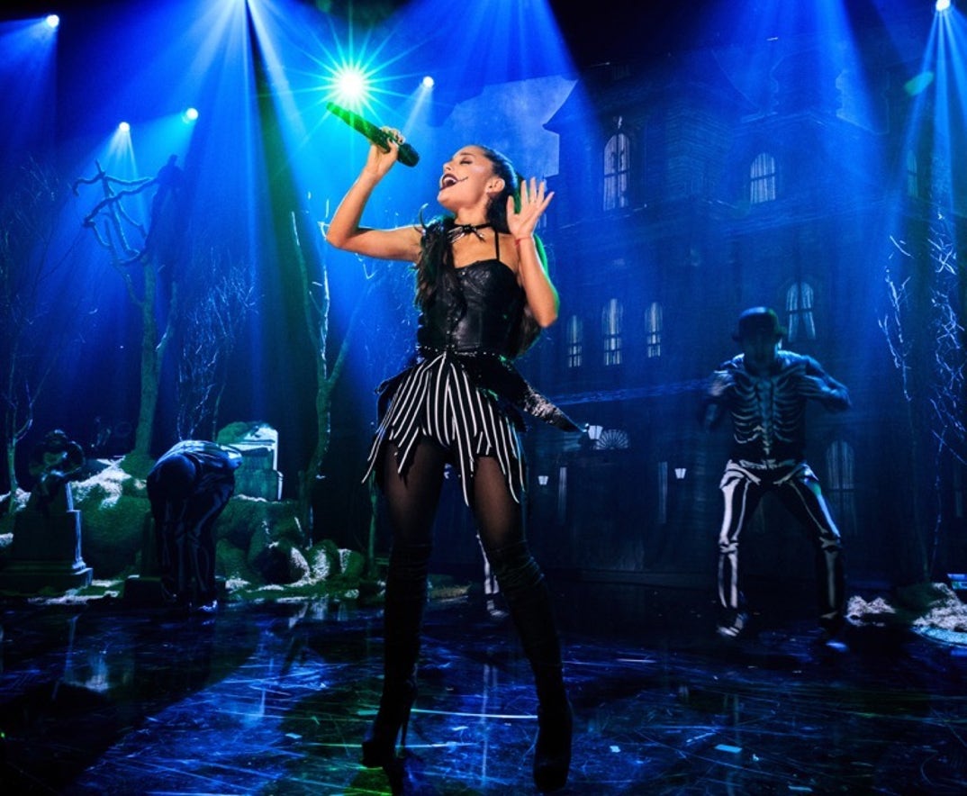 0302_ariana_grande_performance_03