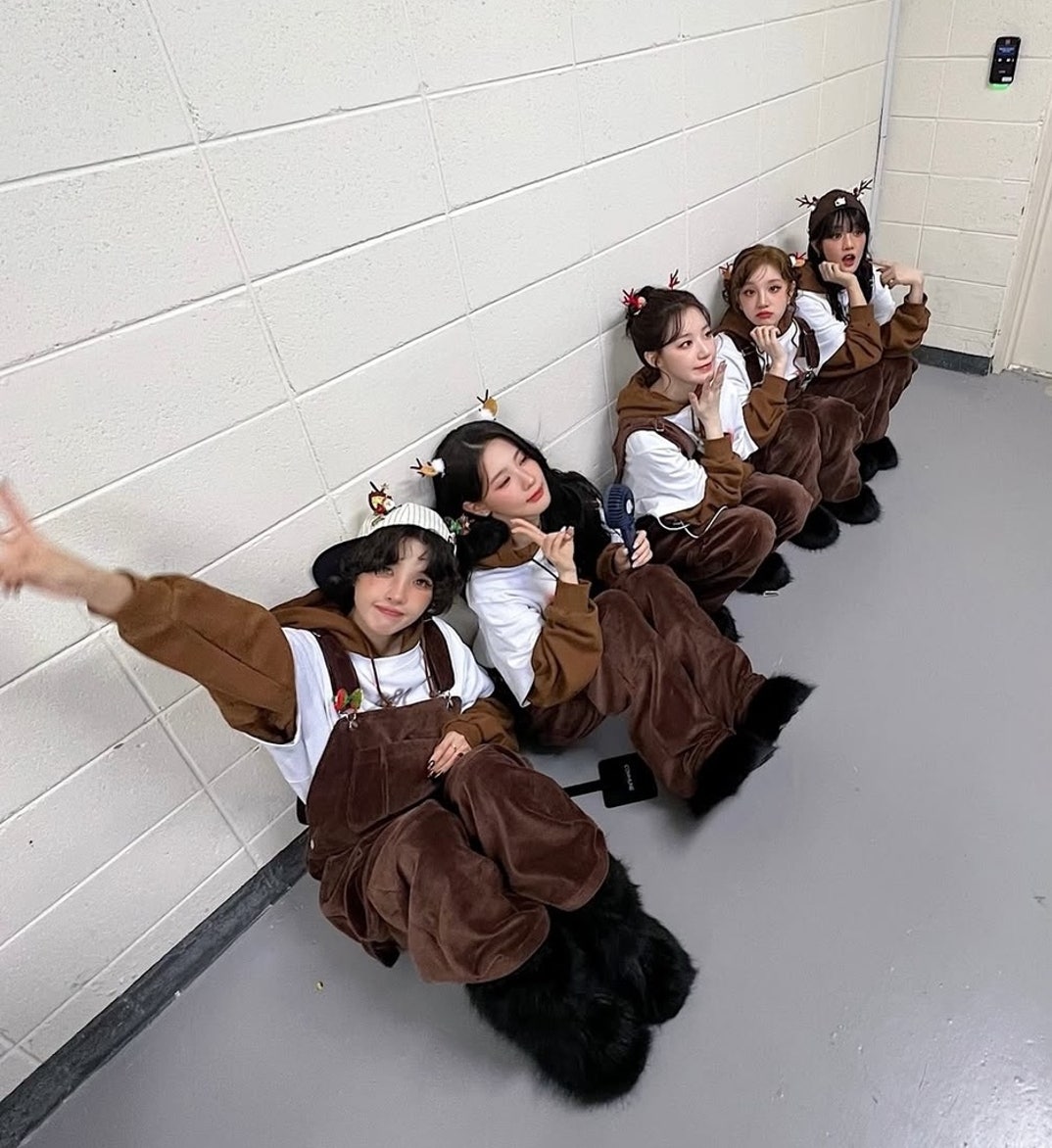 Soyeon, Miyeon, Shuhua, Yuqi and Minnie