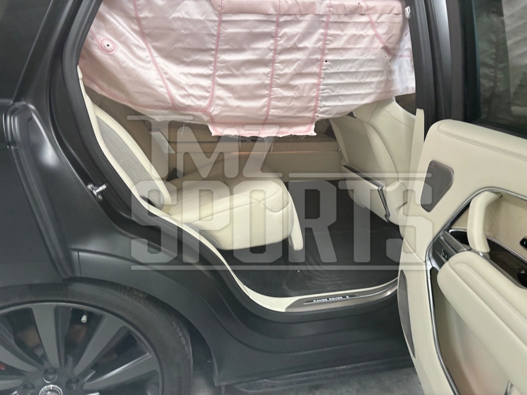 Tiger Woods Car Crash Aftermath Photos 18