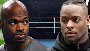 Adrian Peterson In Talks To Fight Le'Veon Bell In Boxing Match