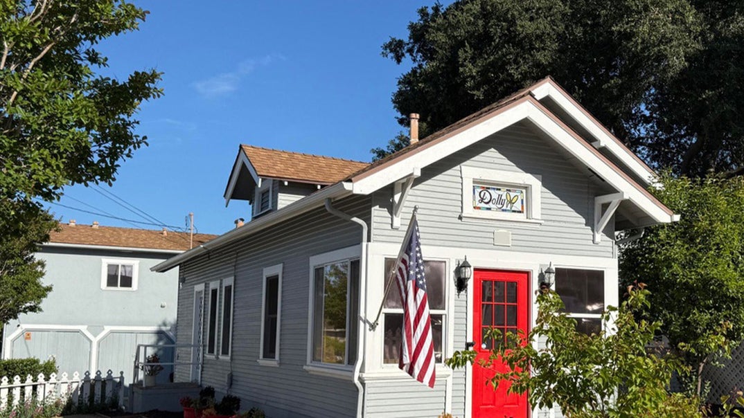 1013-Dolly-Parton-Former-Solvange-Cottage-PRIMARY