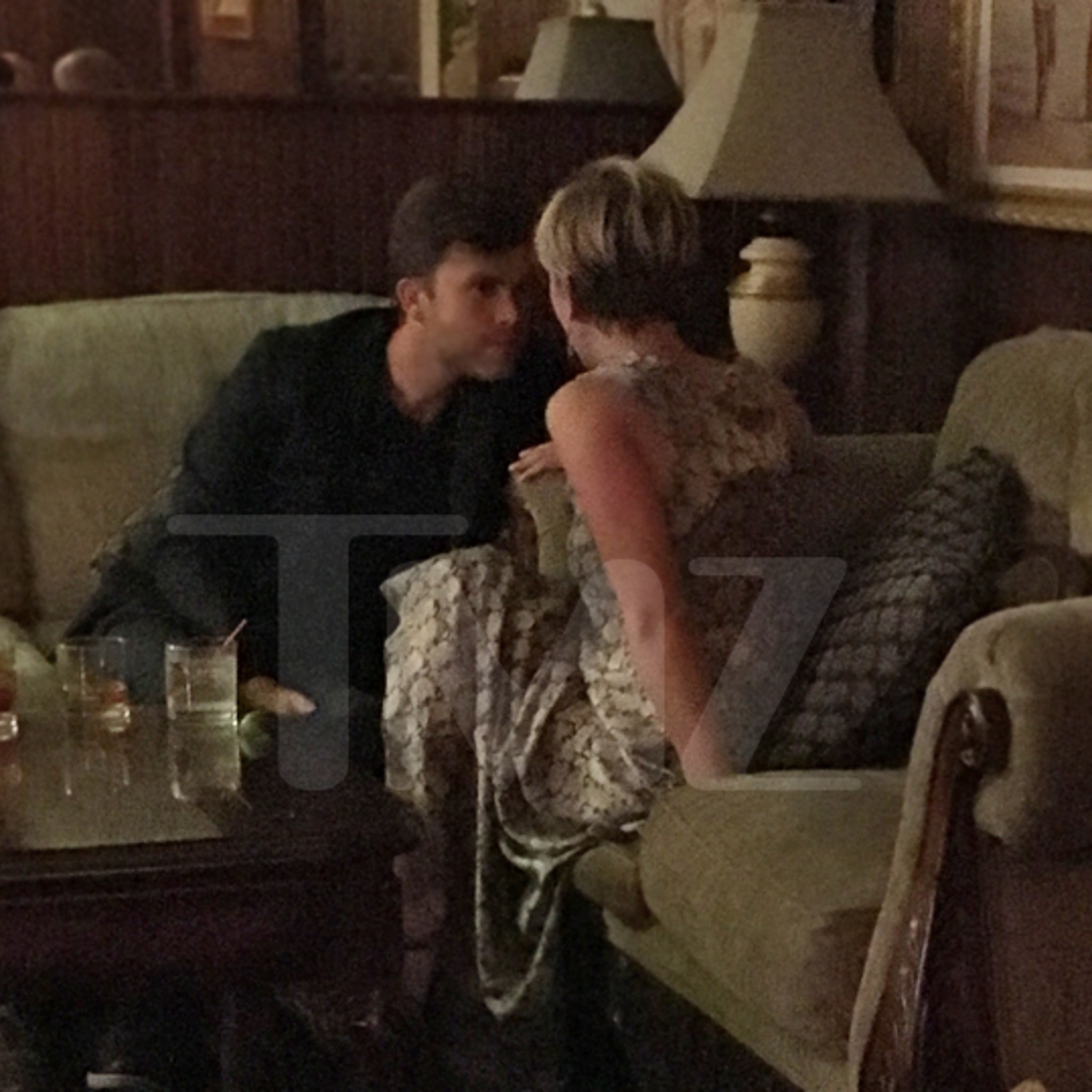 Scarlett Johansson S Romantic Dinner Back With Colin Jost