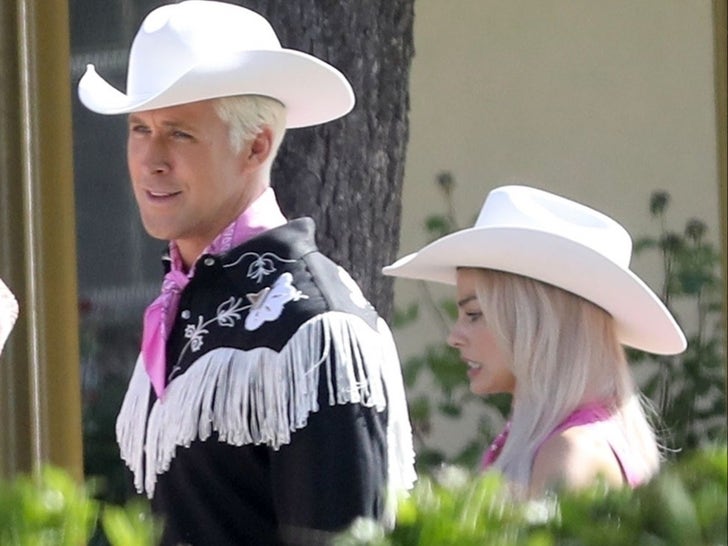 Margot Robbie ve Ryan Gosling, 'Barbie' Filminin Setinde Görüntülendi