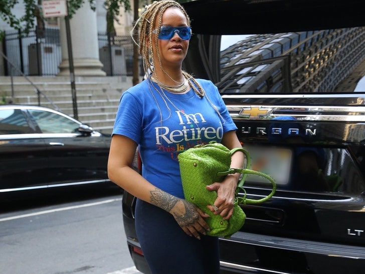 RIHANNA IM RETIRED SHIRT