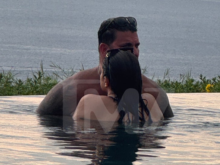 sub-jax-taylor-tmz-3