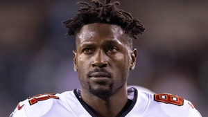 Antonio Brown Denies Allegations That He Faked COVID Vaccine Card